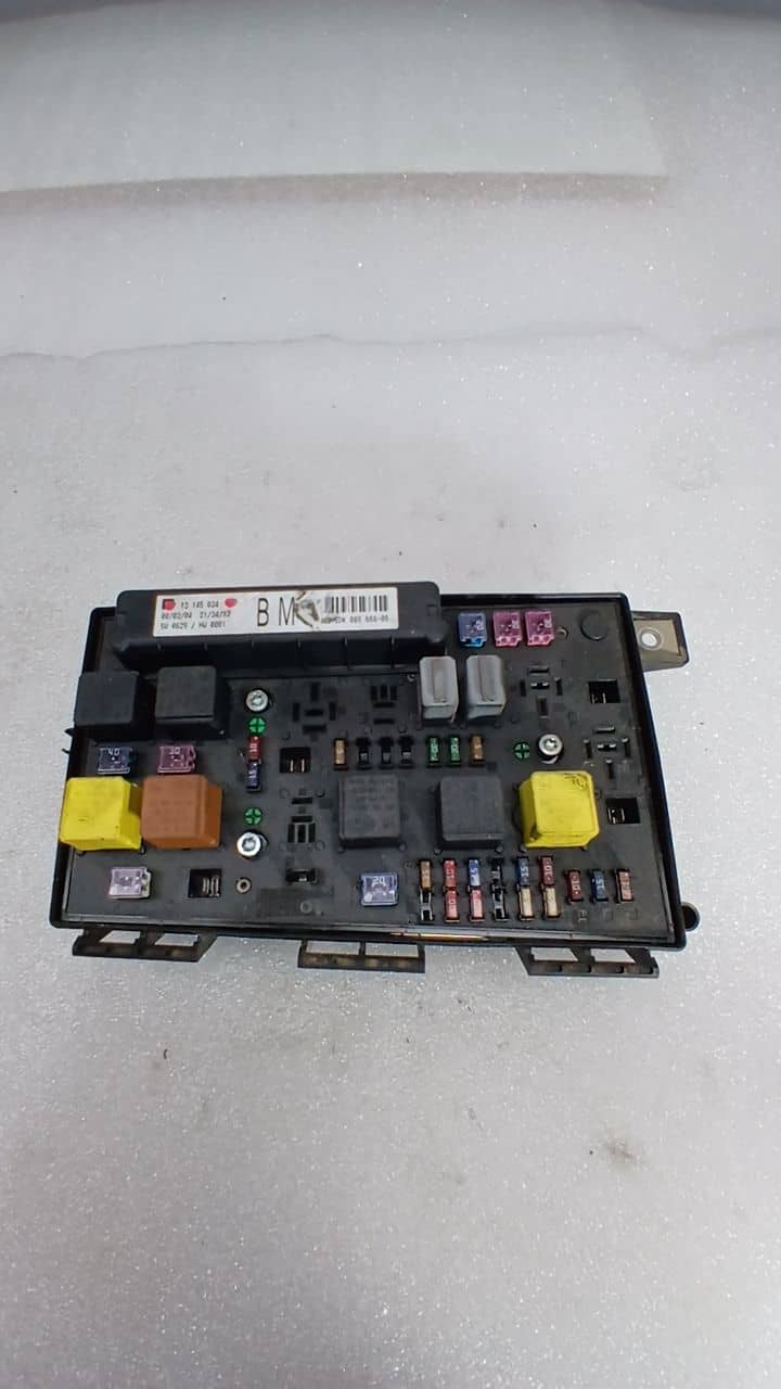CAJA RELES / FUSIBLES