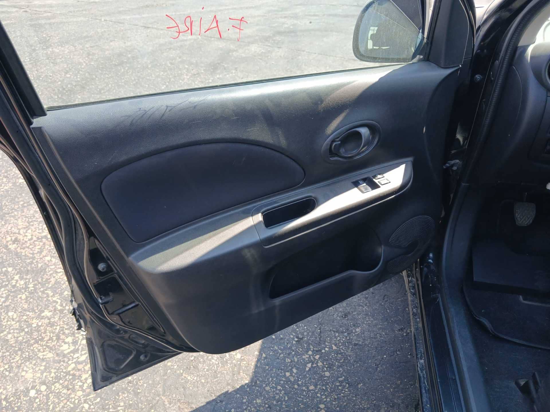GUARNECIDO PUERTA DELANTERA IZQUIERDA