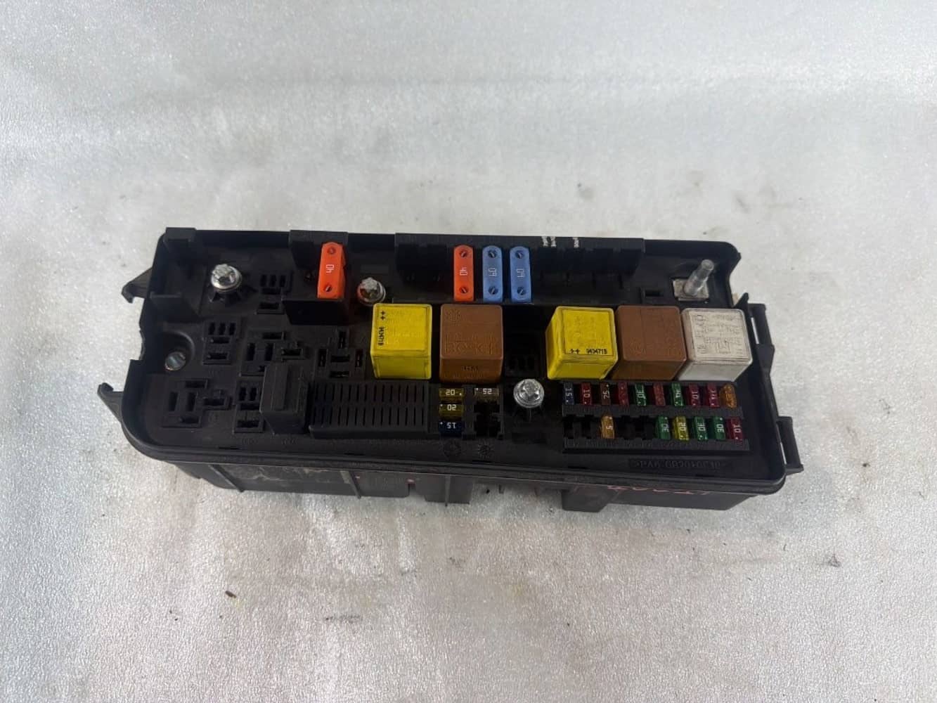 CAJA RELES / FUSIBLES
