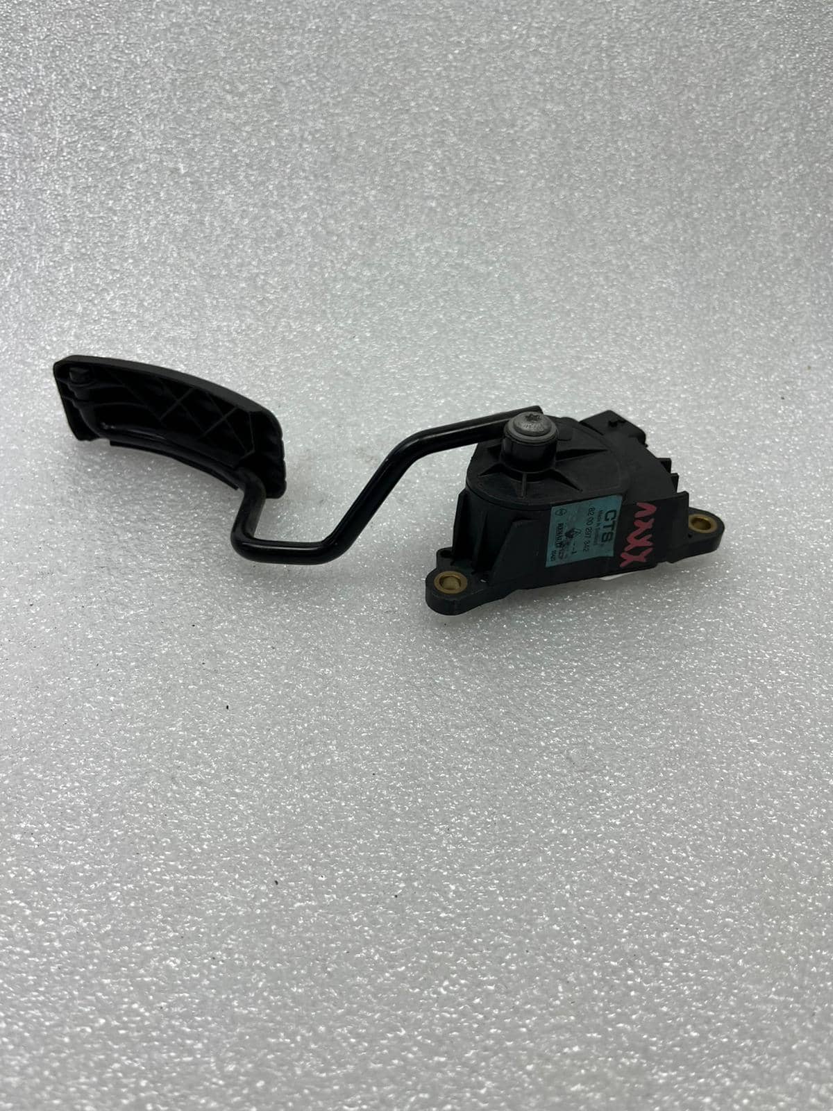 PEDAL ACELERADOR