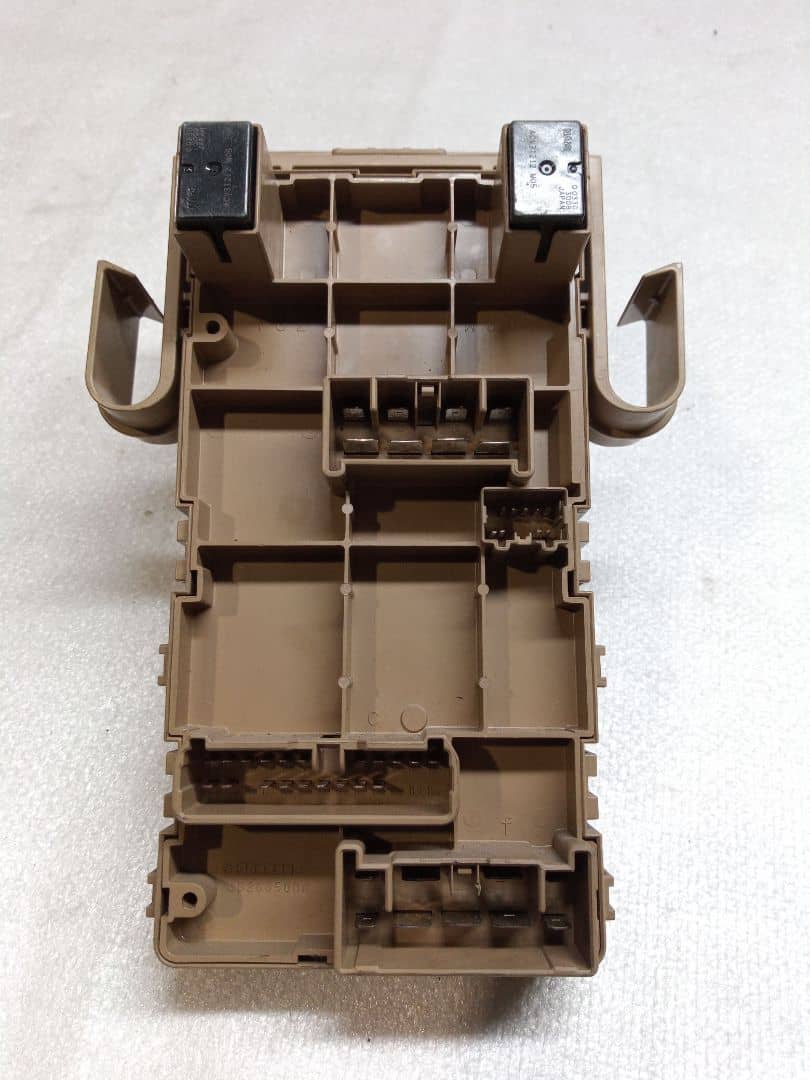 CAJA RELES / FUSIBLES