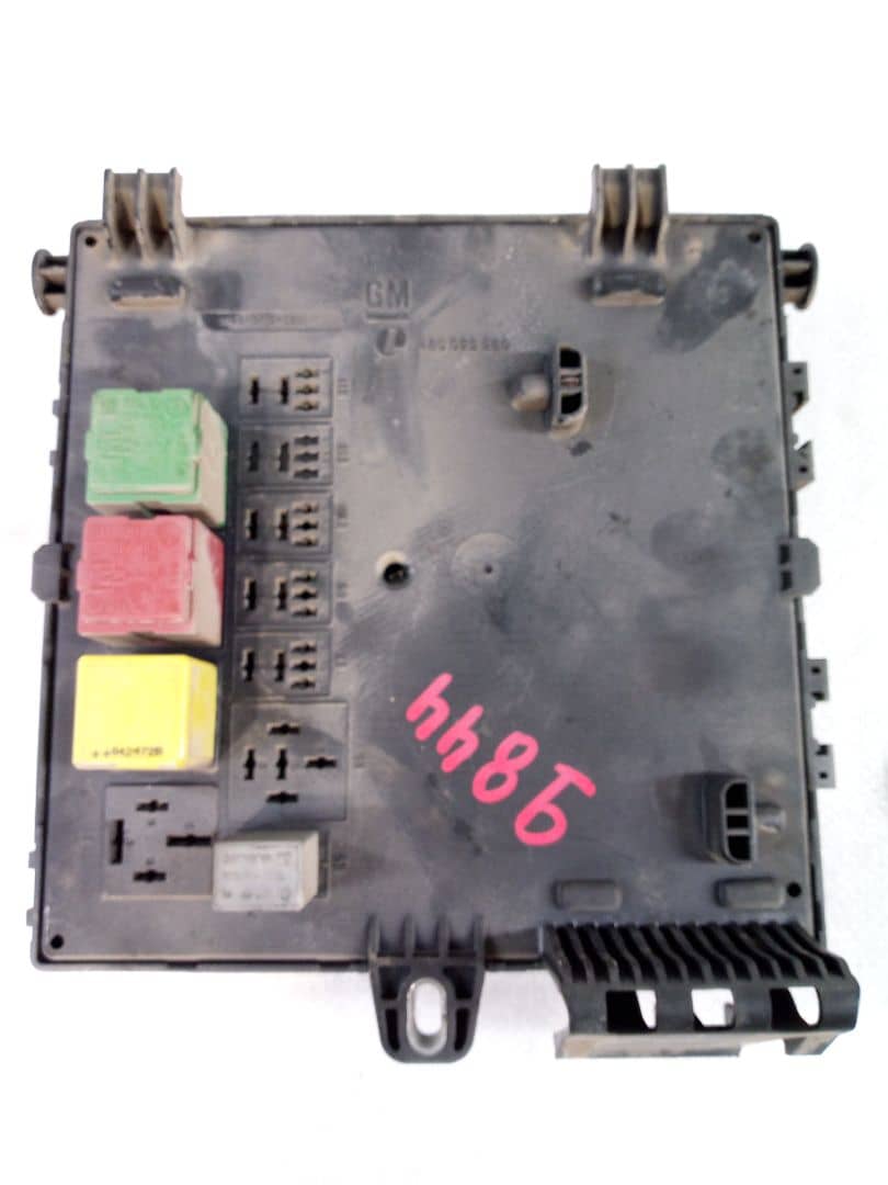 CAJA RELES / FUSIBLES