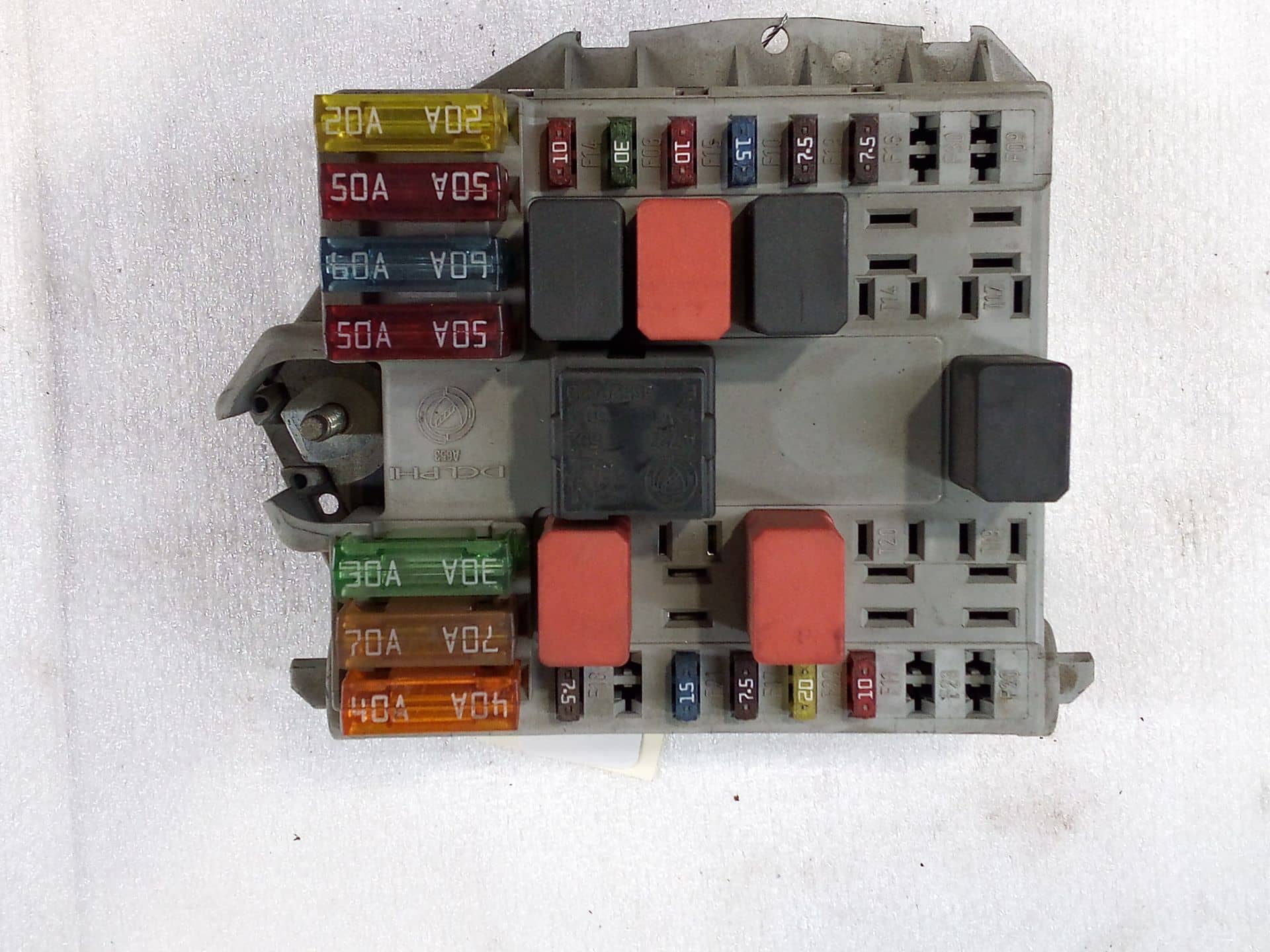 CAJA RELES / FUSIBLES