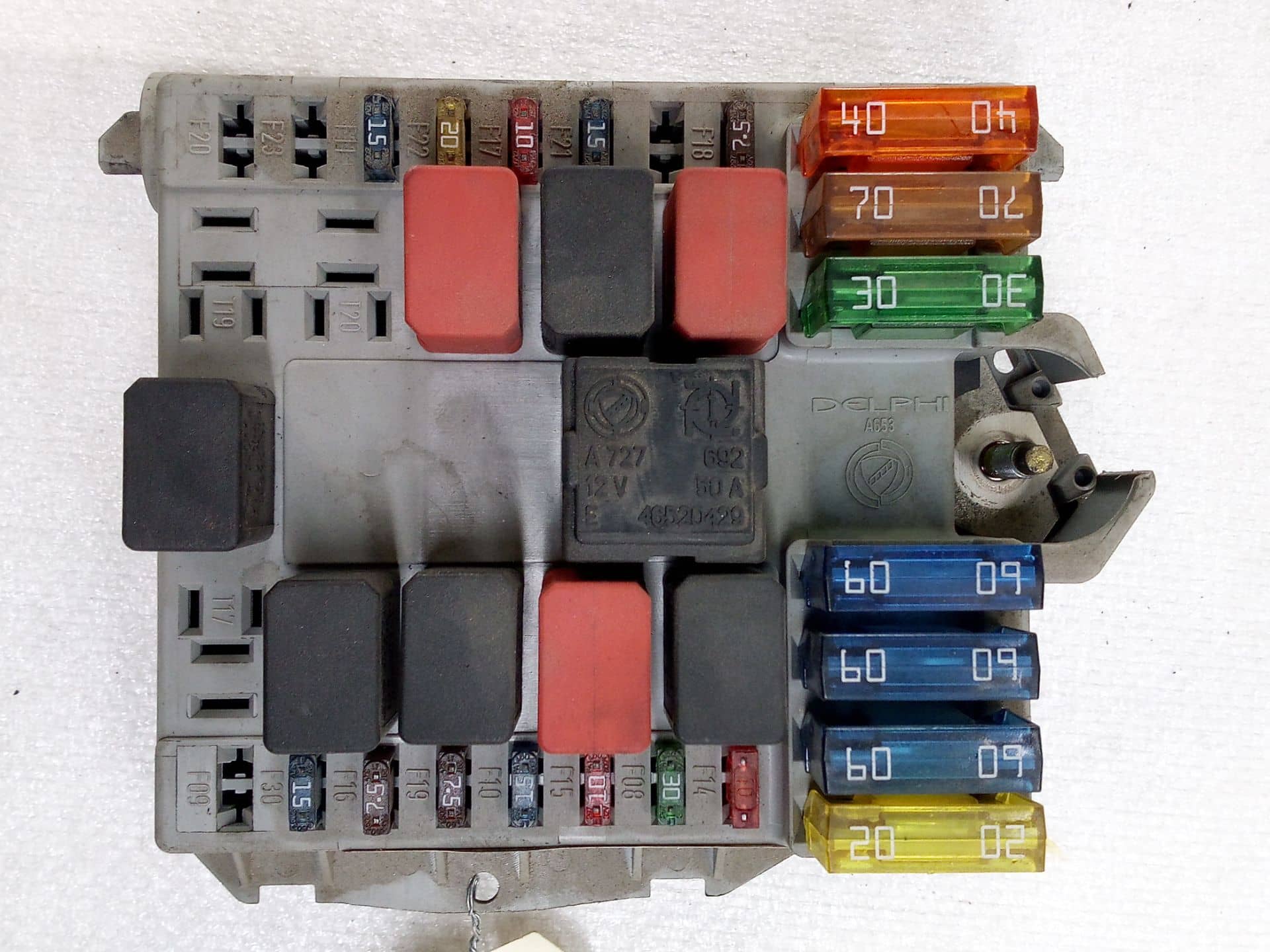 CAJA RELES / FUSIBLES